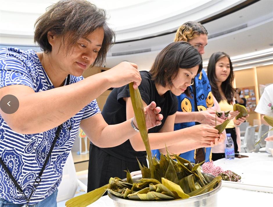 'Dragon Boat Festival Wonderland': Traditional Culture and Community Spirit Along Suzhou Creek