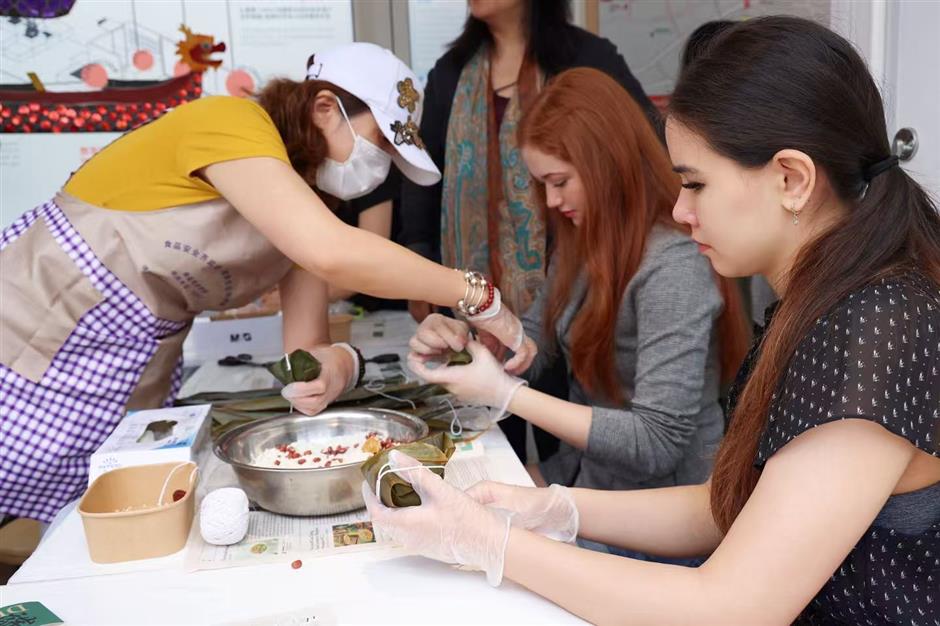 [See & Be Seen] Dragon Boat Festival Activity Brings Qingpu CNS Community Together