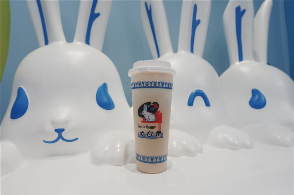 [Try This] White Rabbit Milk Tea Shop Draws Global Visitors to Nanjing Rd