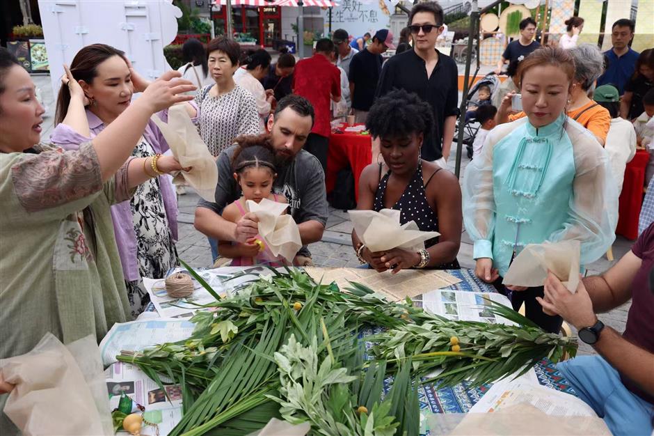 [See & Be Seen] Dragon Boat Festival Activity Brings Qingpu CNS Community Together
