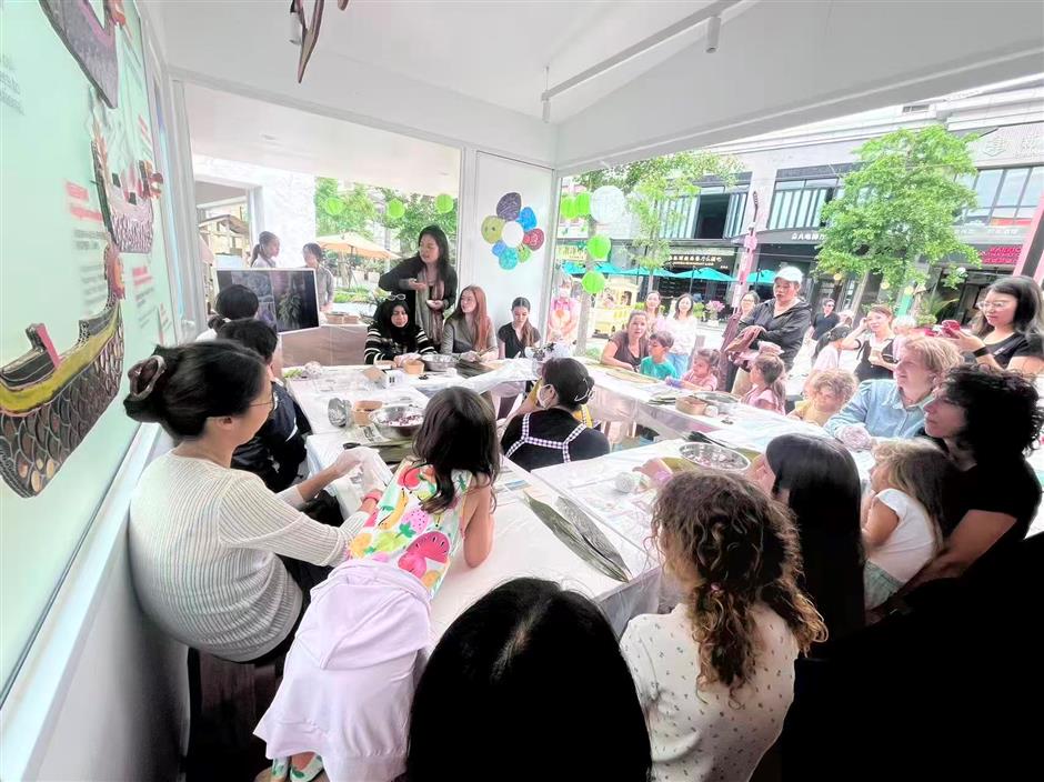 [See & Be Seen] Dragon Boat Festival Activity Brings Qingpu CNS Community Together