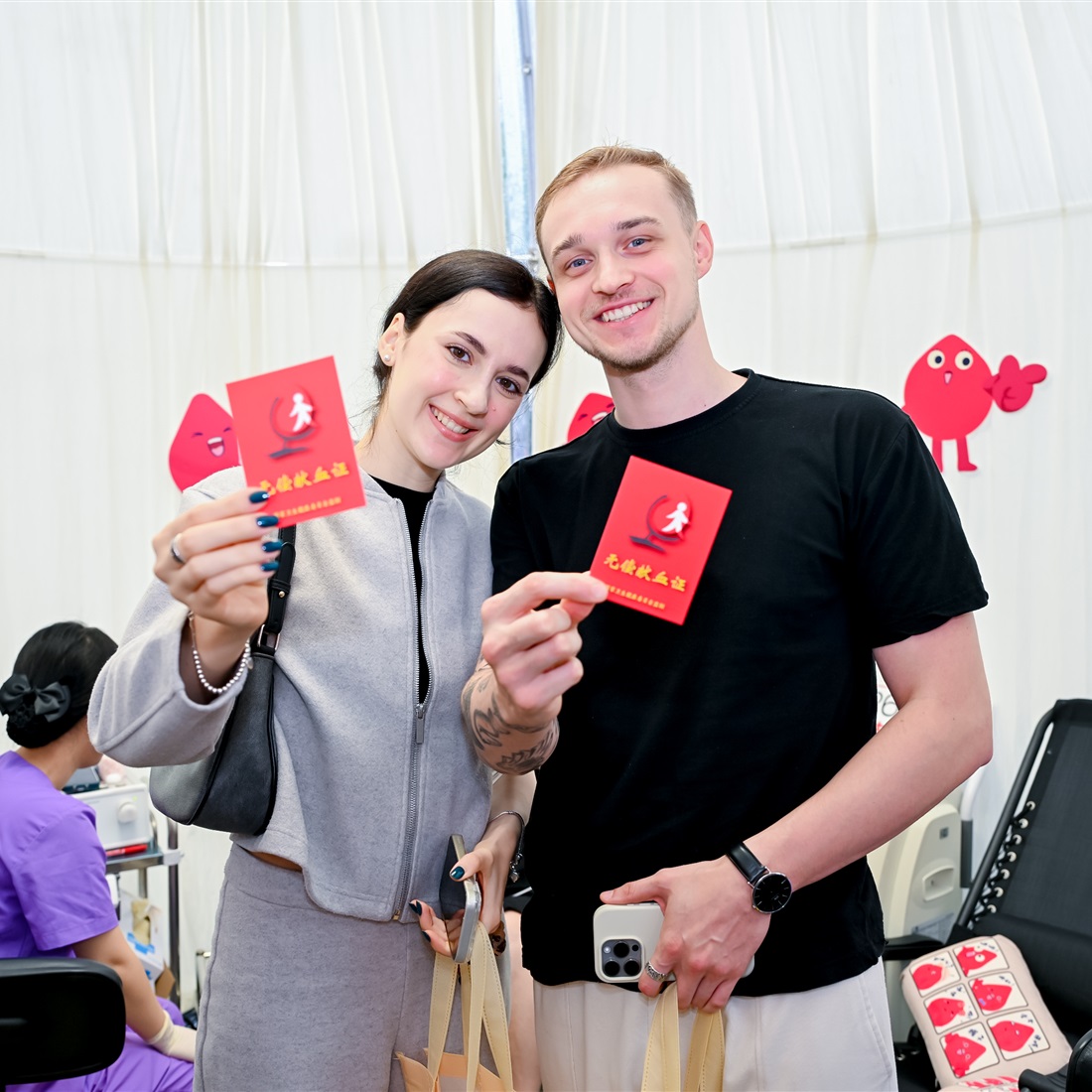 Volunteers from Home and Abroad Celebrate Blood Donor Day