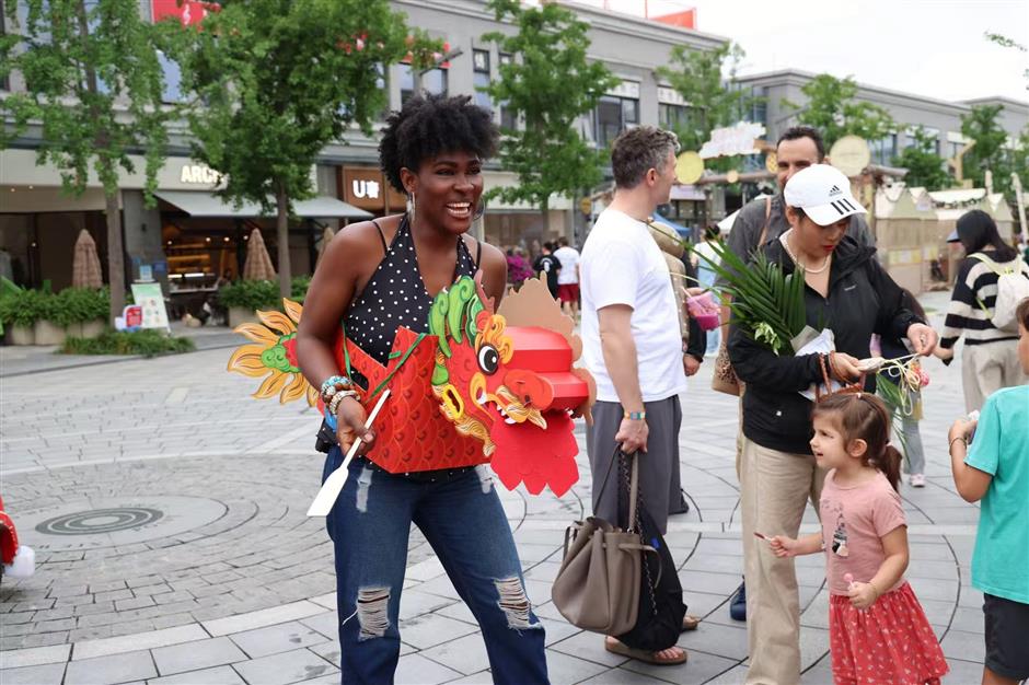 [See & Be Seen] Dragon Boat Festival Activity Brings Qingpu CNS Community Together
