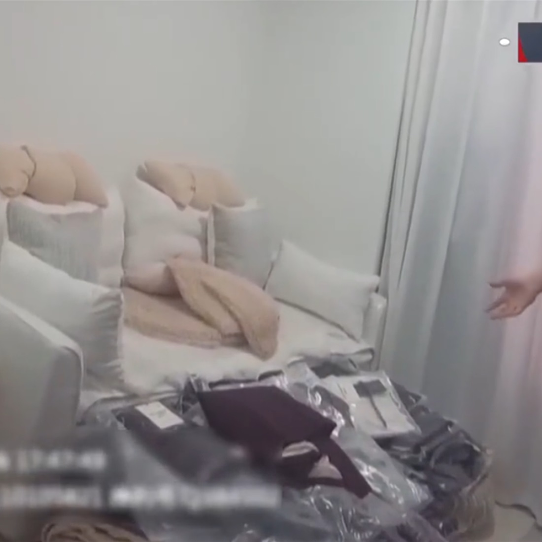 Beijing Woman Arrested for Swapping Returned Clothes for Rags in 1,000 Orders