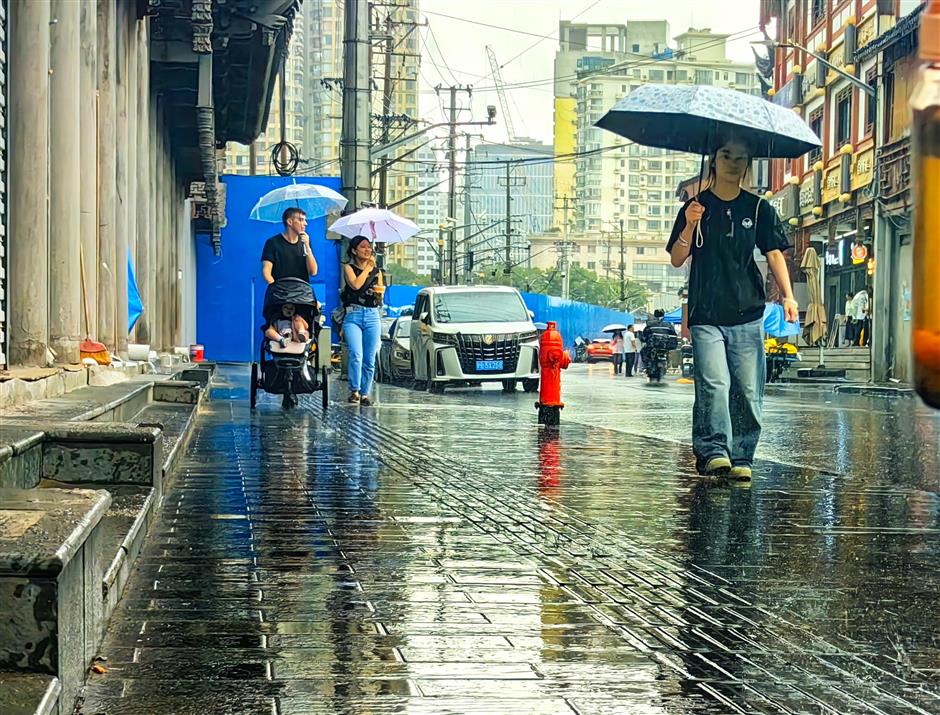 [Quick News] Shanghai Enters Plum Rain Season as Heavy Rain Looms