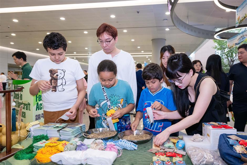 Dragon Boat Festival Events Bring TCM Closer to Global Visitors