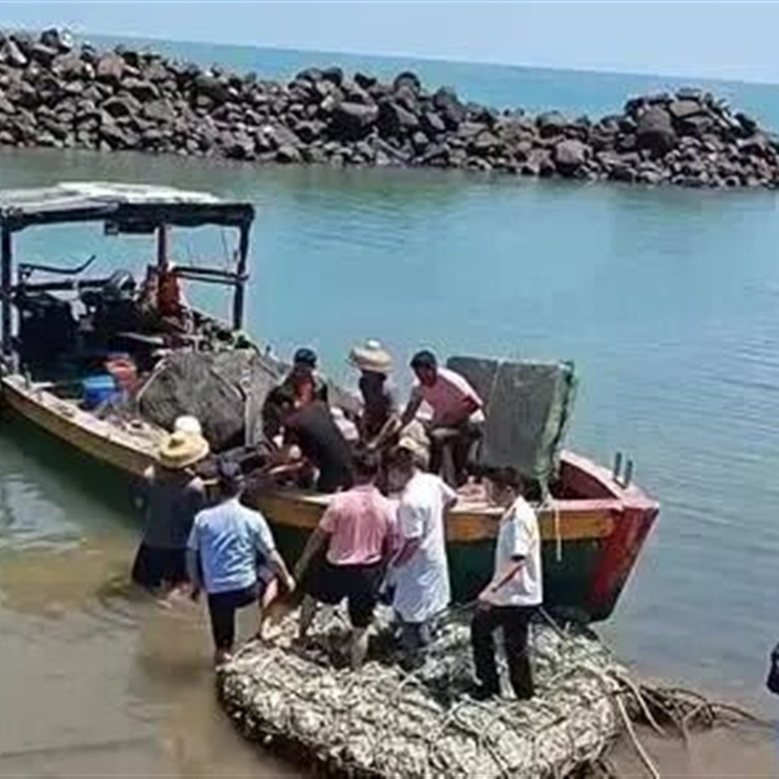 Chinese Businessman Survives 6 Days Adrift at Sea After Slipping on Fruit Peel