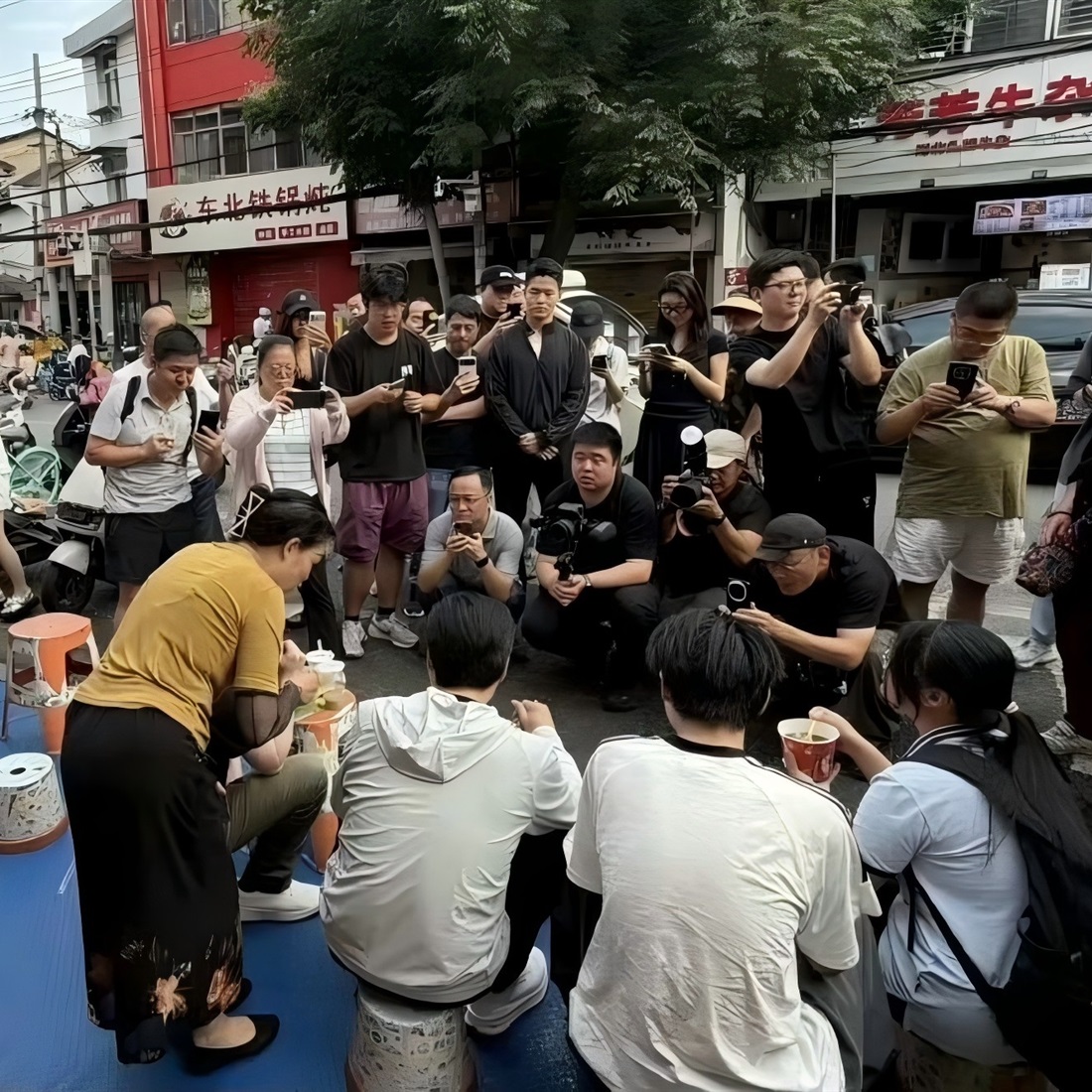 Xiaomi CEO's Al Fresco Breakfast Tastes Foul on Teenager's Cynical Quip