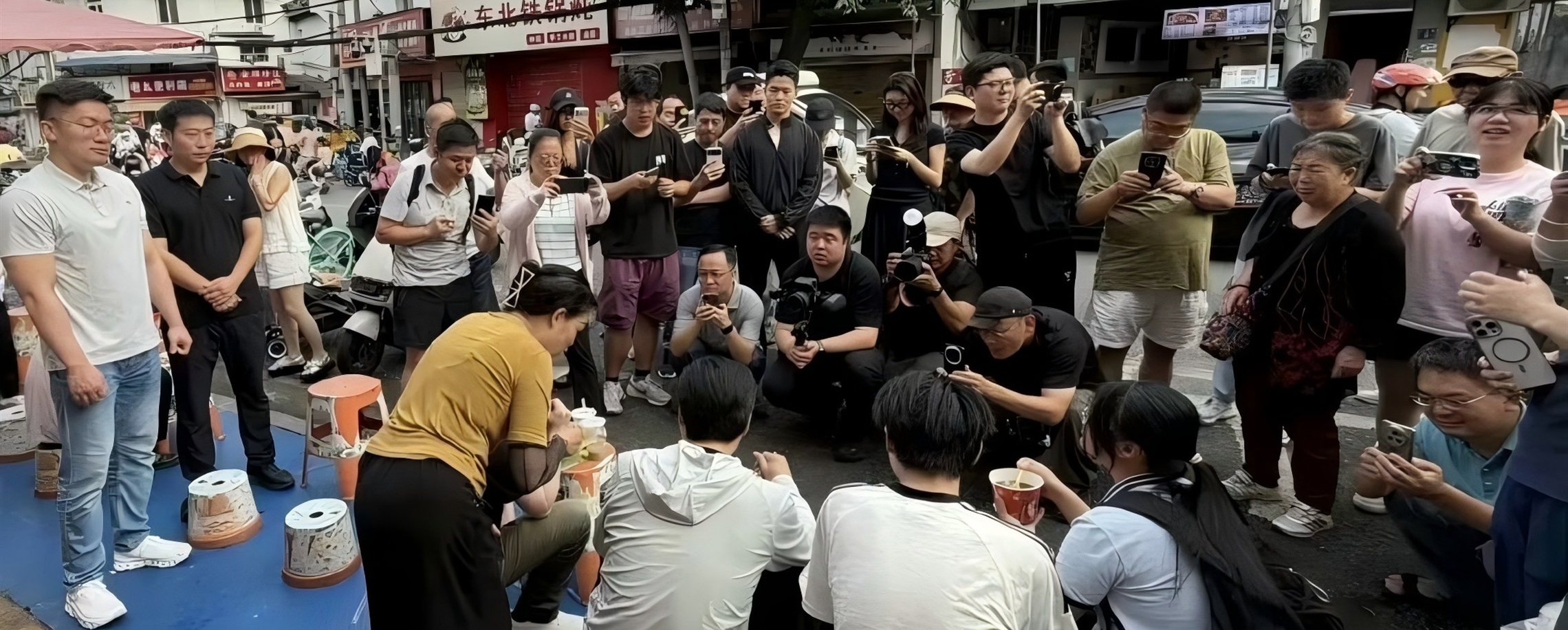 Xiaomi CEO's Al Fresco Breakfast Tastes Foul on Teenager's Cynical Quip