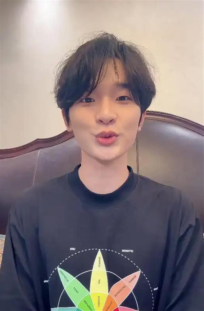 Teen Influencer Zhong Meimei Defends Boston University Admission, Says He Earned Tuition Himself