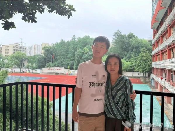 Blinded as a Child, Chinese Student Tops National Exam for Disabled Candidates