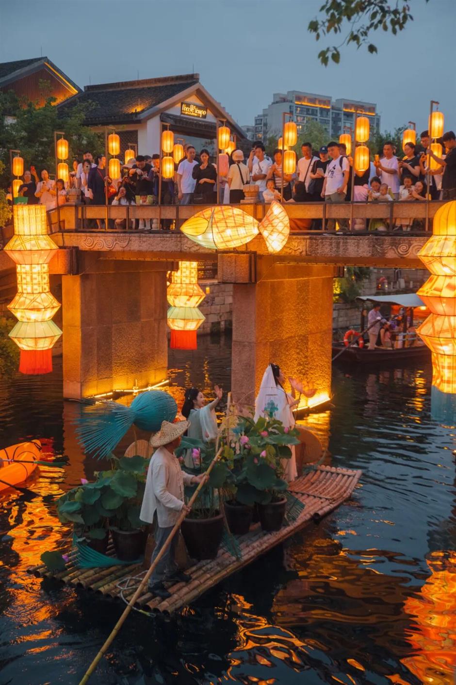 乘船出发!水乡古镇的雨意里藏着真正的江南滤镜