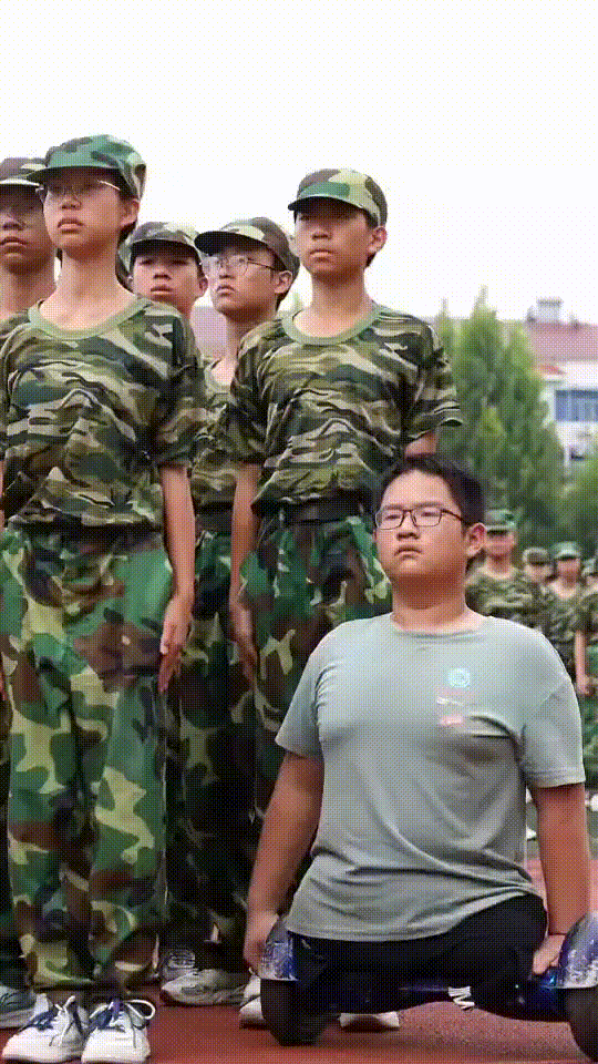 Teen Who Walks on Two Wooden Stools Clears China's <i>Gaokao</i> for University