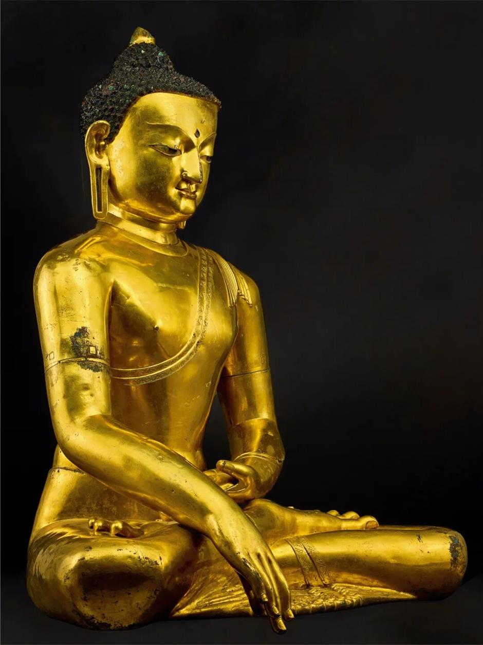 Traditional Calligraphy, Buddhist Figures and Decorative Art to be Auctioned in City