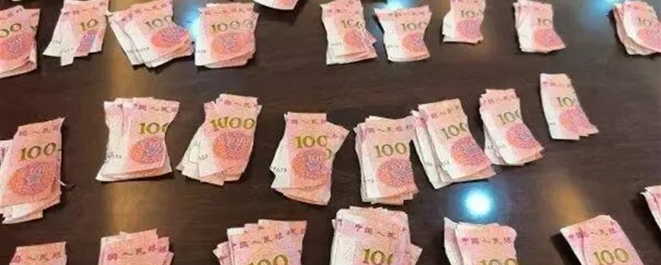 20 Days, 10,000 Fragments: Wuhan Bank Staff Piece Together Damaged Banknots For Elderly Man