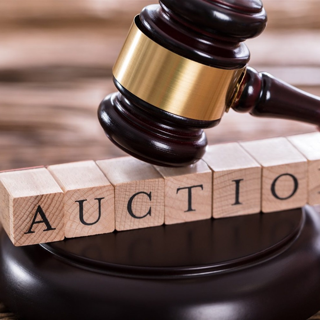 Traditional Calligraphy, Buddhist Figures and Decorative Art to be Auctioned in City