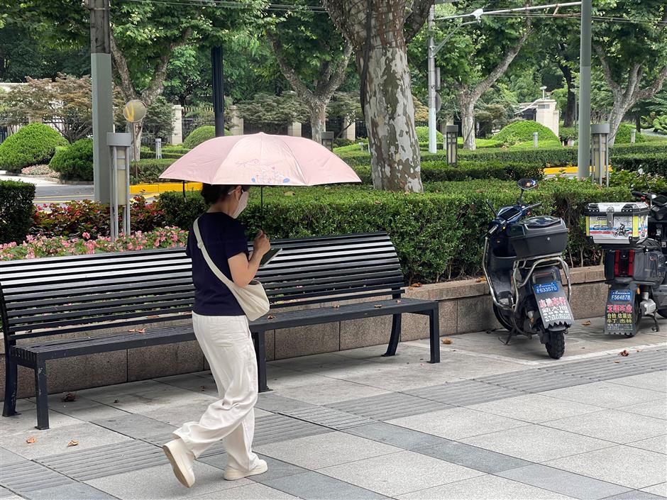 Mercury Rising: Shanghai Braces for Heat as Plum Rain Eases