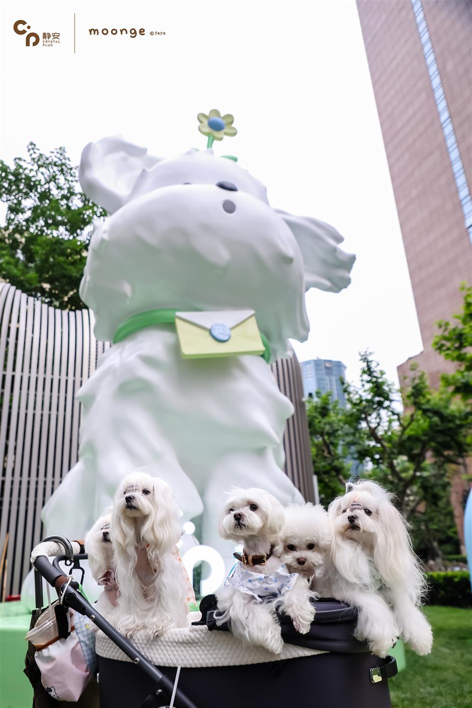 Pop-Ups and Themed Activities Attract Holiday Shoppers