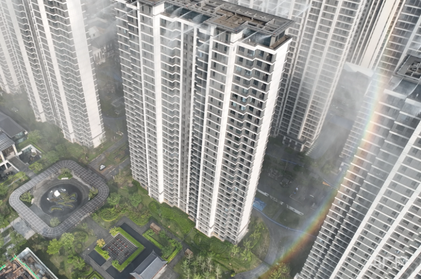 Chinese Community's 'Roof Rain' Cooling System Goes Viral Worldwide