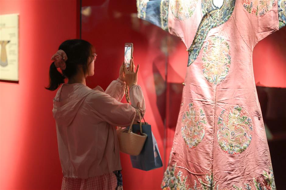 'Imperial Colors' Showcases Ancient China's Royal High Fashion