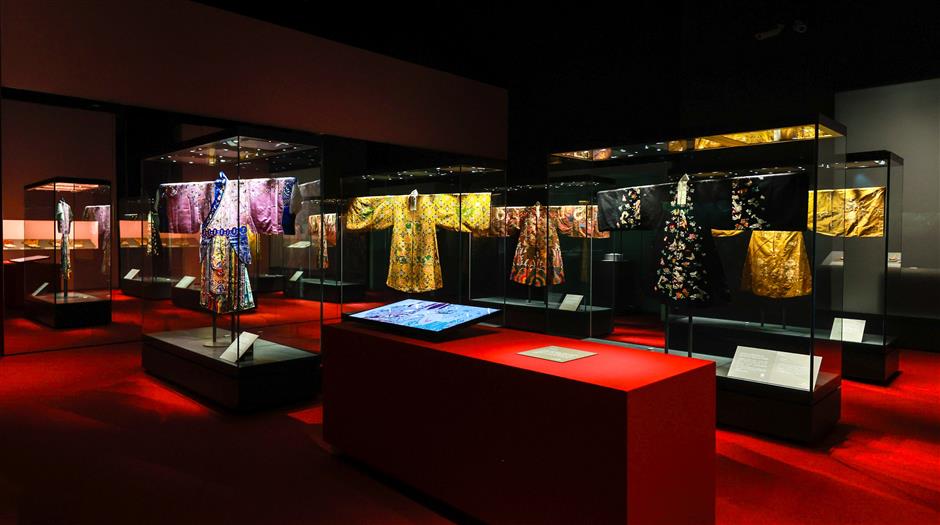 'Imperial Colors' Showcases Ancient China's Royal High Fashion