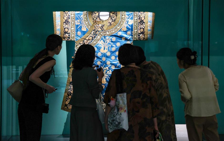 'Imperial Colors' Showcases Ancient China's Royal High Fashion