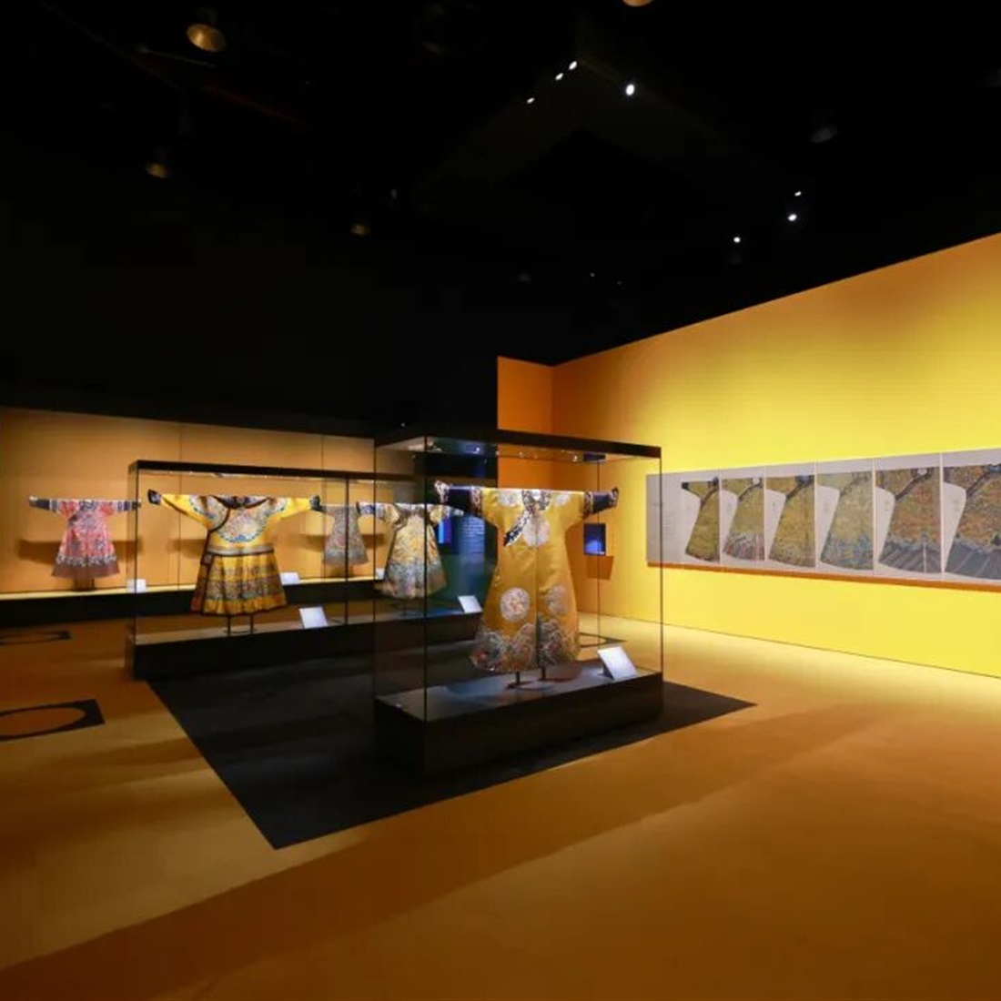 Court Costumes! Be Dazzled by 'Imperial Colours' at World Expo Museum