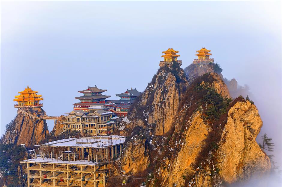 Chinese Mountain Resort Offers US$8,200 Monthly Pay to 'Cloud Sea Watcher'