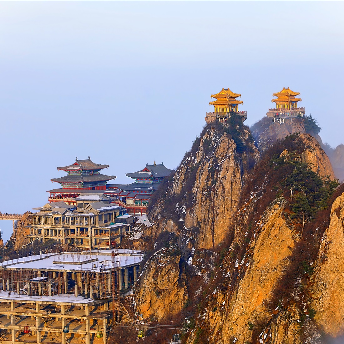 Chinese Mountain Resort Offers US$8,200 Monthly Pay to 'Cloud Sea Watcher'