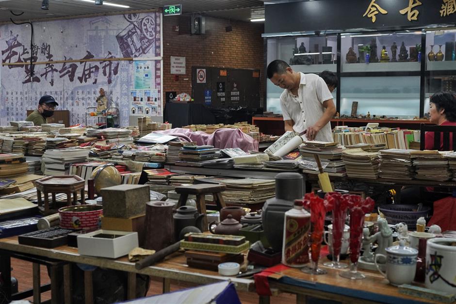 [Hai Guide] Shanghai's Sunday Morning Old Book Market is Back!