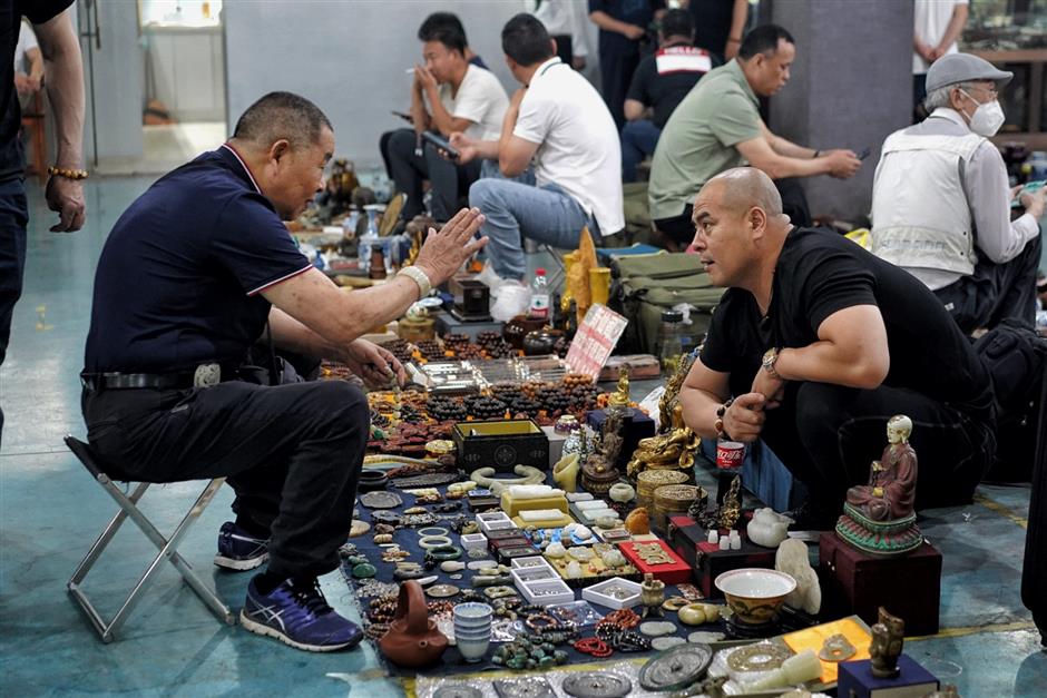 [Hai Guide] Shanghai's Sunday Morning Old Book Market is Back!