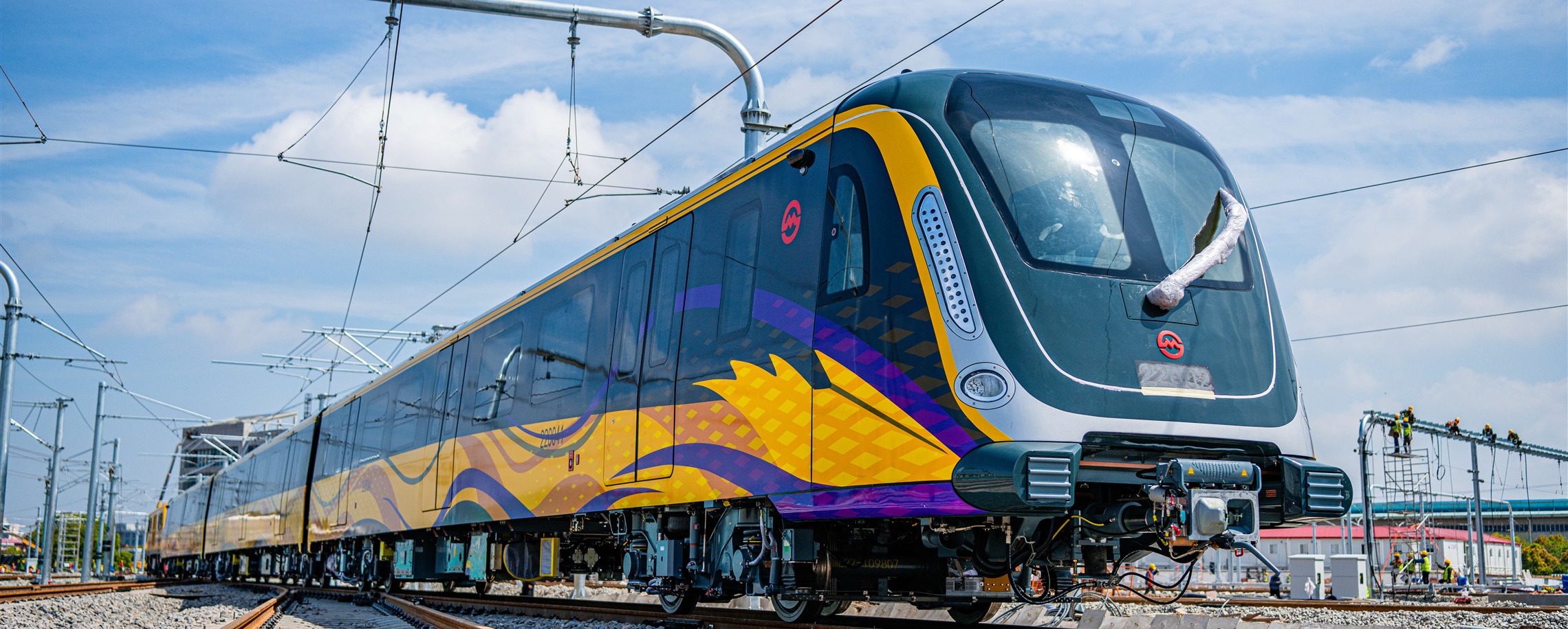 Metro Line 22 Welcomes its First Purple-and-Gold Carriages