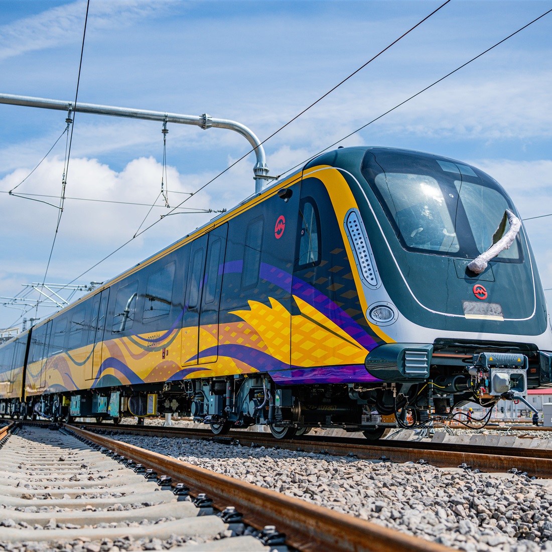 Metro Line 22 Welcomes its First Purple-and-Gold Carriages