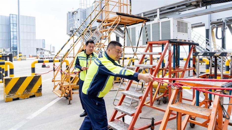 [Quick News] Typhoon Bavi Gathers Strength, Bringing More Wind and Rain to City