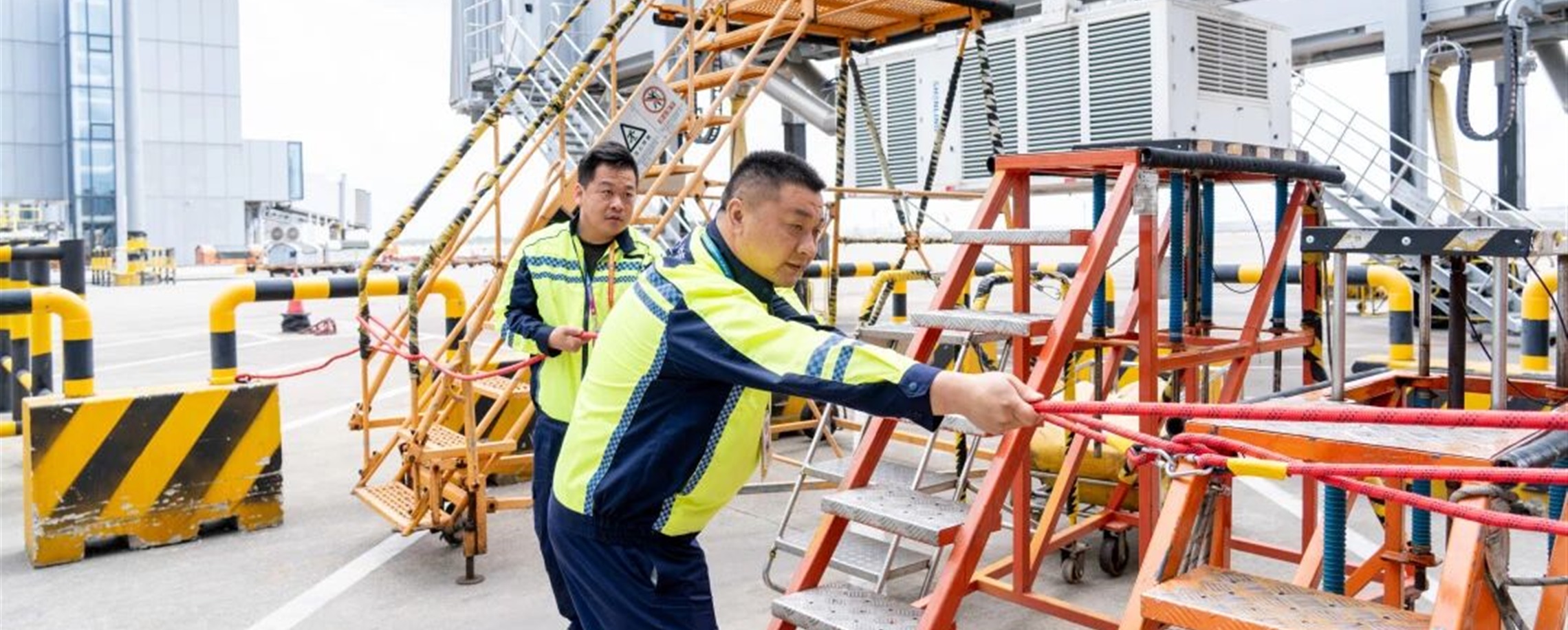 [Quick News] Typhoon Bavi Gathers Strength, Bringing More Wind and Rain to City