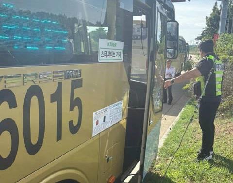 Chinese Tourists Halt Runaway Bus, Save Unconscious Driver in South Korea