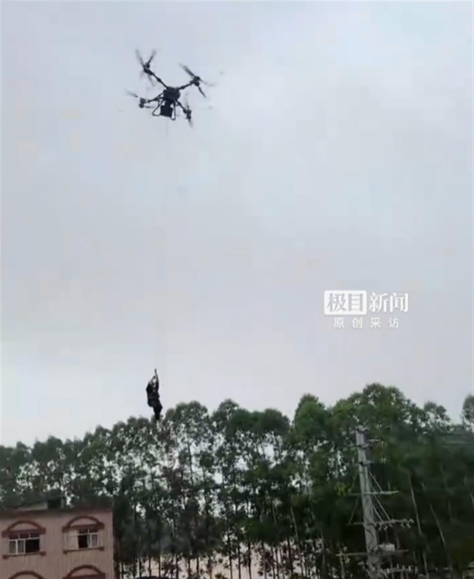 Drones Lift Flood Victims From Rooftop As 400 Pilots Join China Rescue