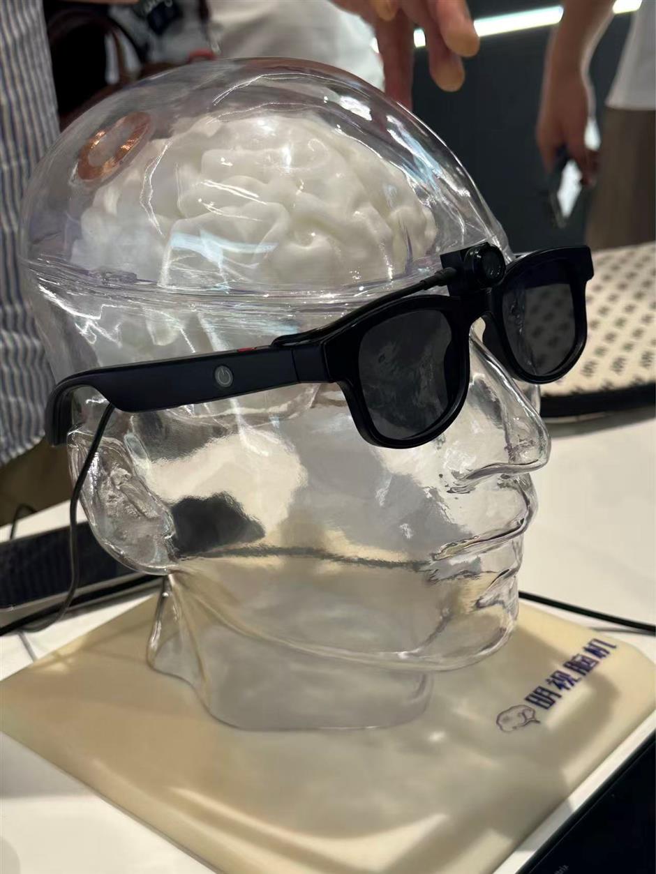 AI Bioscience Advances in Connecting Brain Signals to Medical Devices