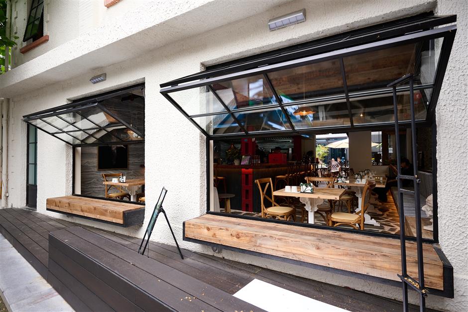 [Chef's Table] The Secret Menus & Swiss Chalet Design of Hey Bro