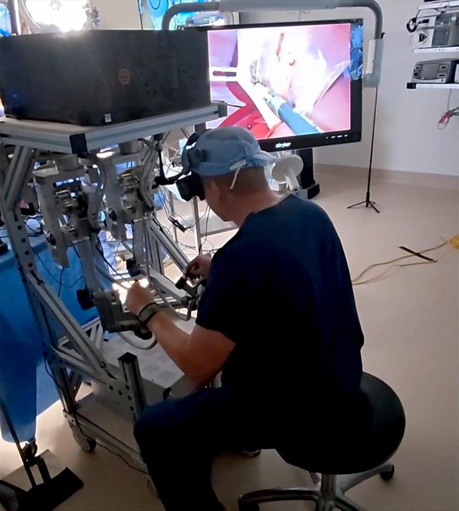 Chinese Humanoid Robot Performs Live Pig Surgery in World-First Trial