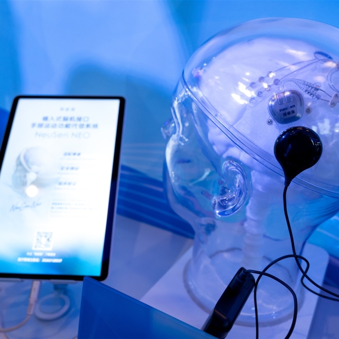AI Bioscience Advances in Connecting Brain Signals to Medical Devices