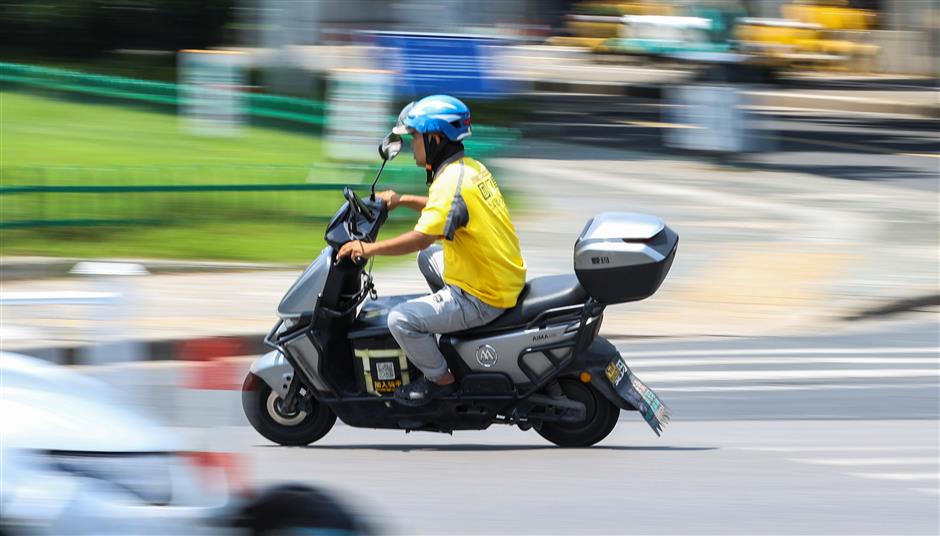 Suzhou Stops Delivery Timers at Red Lights in First-of-Its-Kind Safety Trial