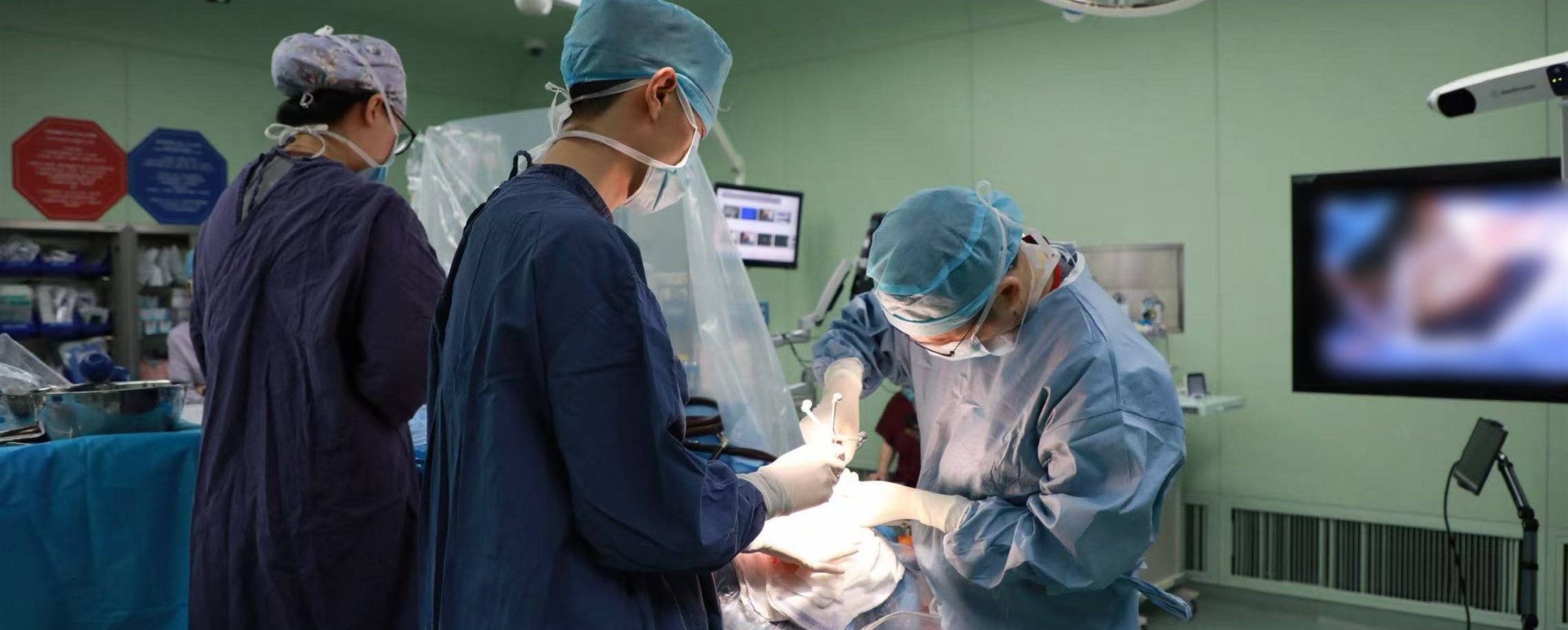 [BIG News] A World FIRST Medical Breakthrough in Shanghai Beats Elon Musk