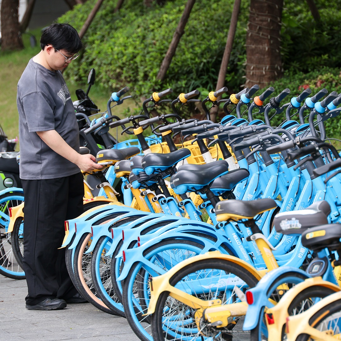 Sharing-bike Firms Raise Fares in Beijing and Other Cities