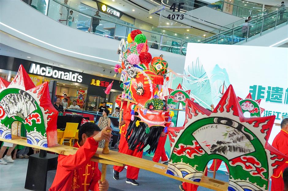 Consumption Spending Peaks During Dragon Boat Festival Holiday