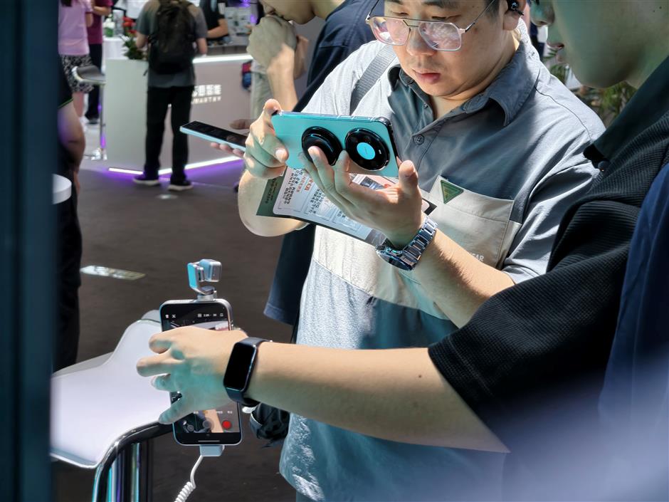 China Robots Step from Novelty Performers into Fabric of Everyday Life