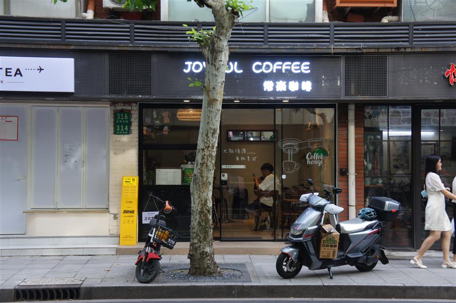 [Caffeinated] Its HOT. Here are 5 Places 2 Get Great Iced Coffee