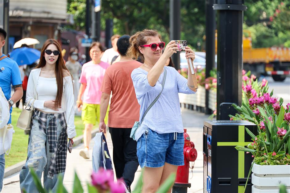 Shanghai Enters Peak Summer Under Dashu Heat