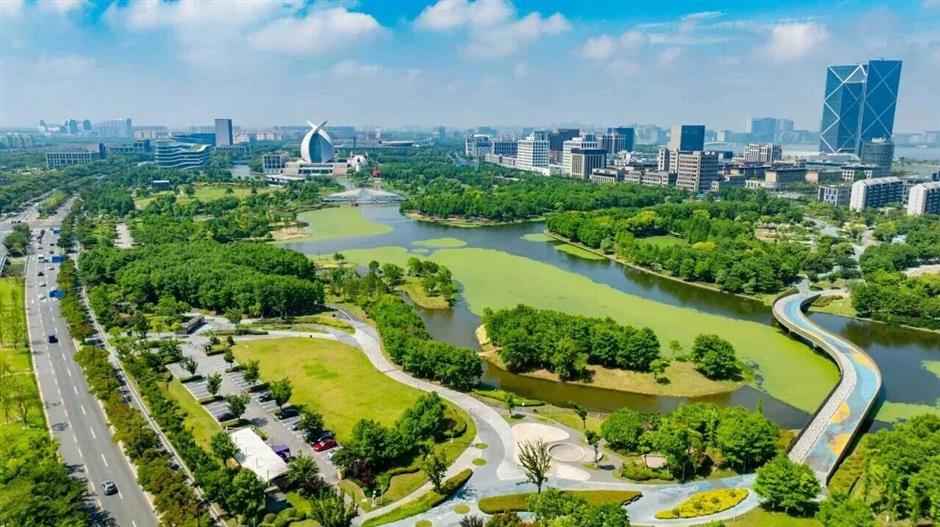 适合夏日的10条漫步路线,临水观景,一路青绿