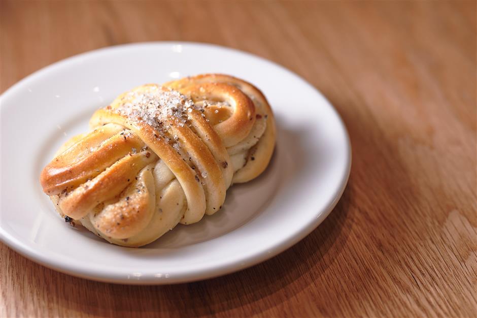 [On Fire] Two Bakeries Lighting Shanghai Afire with Addiction